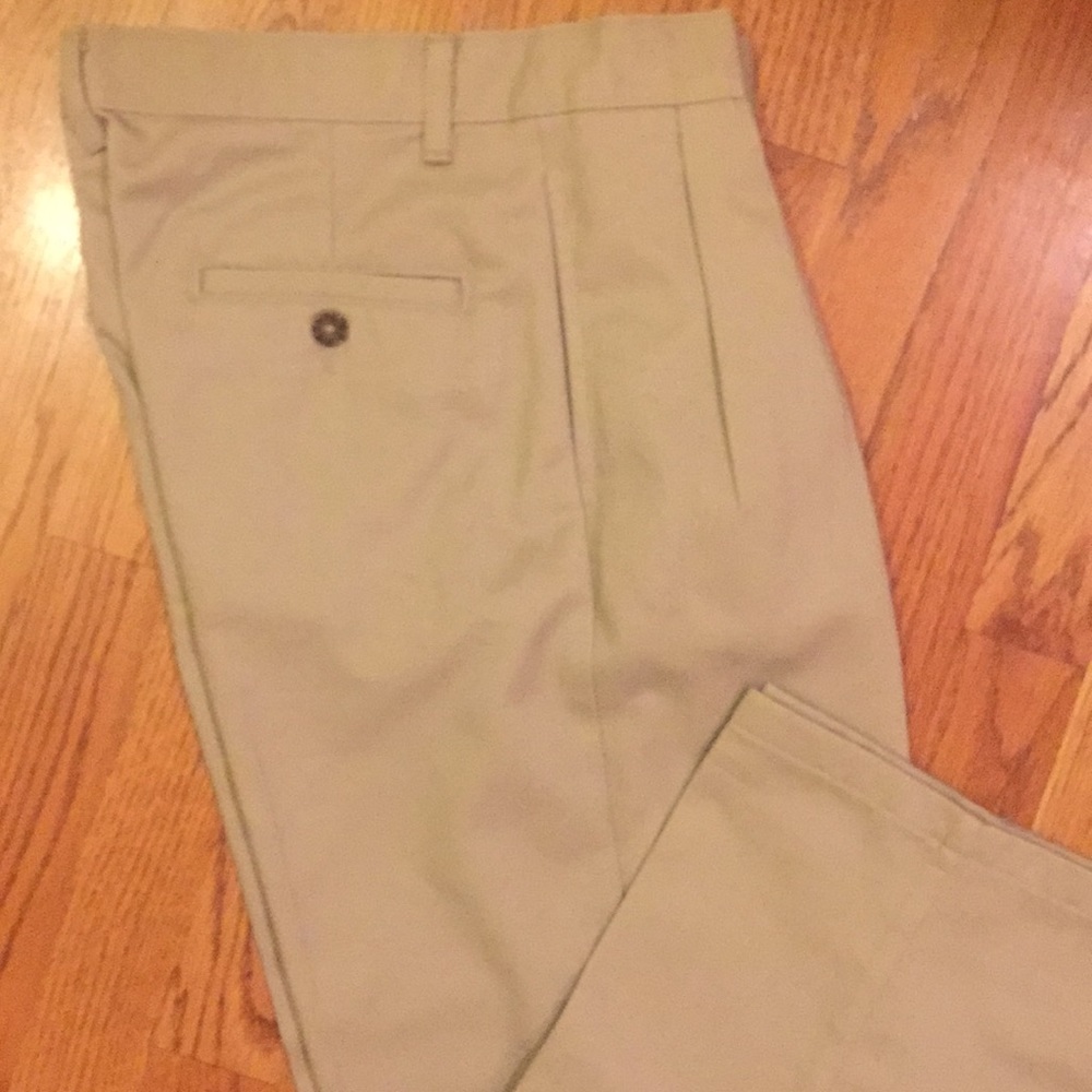 Izod khaki pants